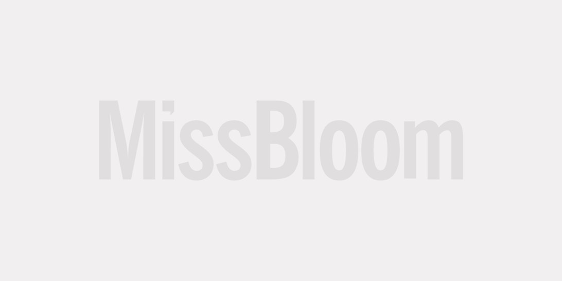 Χριστόφορος Παπακαλιάτης | Το φωτεινό εξοχικό του στους Παξούς με το μαρμάρινο τραπέζι
