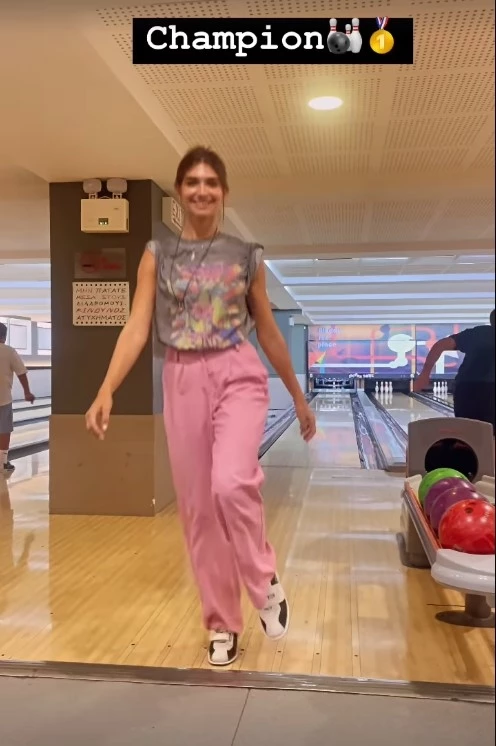 Χρύσα Μιχαλοπούλου | Για bowling με τις φίλες της