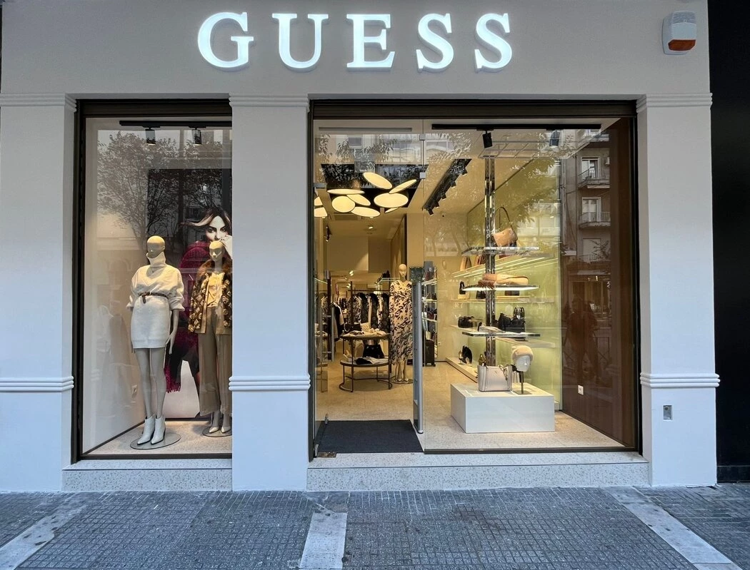 Το νέο κατάστημα Guess στην οδό Τσιμισκή στη Θεσσαλονίκη μόλις άνοιξε τις πόρτες του