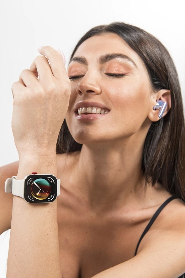 Η Κέισι Μίζιου με το πιο stylish smartwatch της αγοράς
