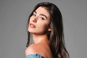 Χριστίνα Μπόμπα | Το clean-cut μανικιούρ της είναι στην πιο κομψή απόχρωση για τα professional looks σου - εικόνα 2