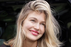 Εβελίνα Νικόλιζα | Τα girly σχέδια στο μανικιούρ της που αξίζει να αντιγράψεις αυτόν τον Μάιο