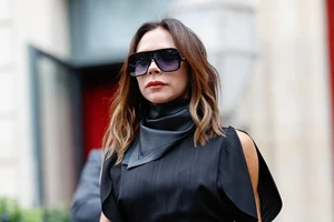 Ζέτα Μακρυπούλια | Με faux bob χτένισμα, για να πειραματιστείς με το καρέ χωρίς να κόψεις τα μαλλιά σου