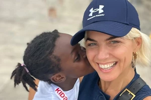 "Μα πόσο μεγάλωσε" | Η κόρη της Χριστίνας Κοντοβά με το πιο κομψό παιδικό φορεματάκι του καλοκαιριού - εικόνα 2