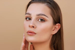 3 κρέμες φαρμακείου που εξαφανίζουν τις ρυτίδες από λαιμό και ντεκολτέ - εικόνα 2