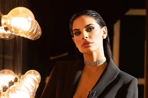 Χριστίνα Μπόμπα | Το body της σε γήινη απόχρωση είναι το κορυφαίο staple για τη γυναικεία γκαρνταρόμπα - εικόνα 2