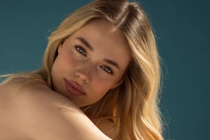 Ξύπνησες πρησμένη; Αυτό το μασάζ "ξεφουσκώνει" αμέσως το πρόσωπο