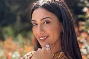 Ελένη Βουλγαράκη | Έκανε το μανικιούρ που θα αντικαταστήσει το κλασικό μαύρο