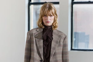 Αυτό το κοντό παλτό Massimo Dutti είναι σε έκπτωση και έχει το χρώμα που θα αγαπήσεις τη νέα σεζόν - εικόνα 2