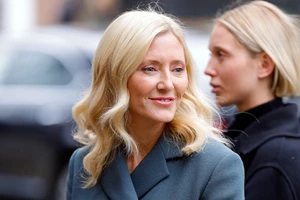 Ανανεωμένη η Χρυσή Βαρδινογιάννη | Με ολοκαίνουριο hair look στο pre-wedding dinner με τον Νικόλαο Ντε Γκρες - εικόνα 3