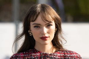 Ζέτα Μακρυπούλια | Με faux bob χτένισμα, για να πειραματιστείς με το καρέ χωρίς να κόψεις τα μαλλιά σου - εικόνα 2