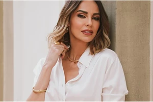 Μπέττυ Μαγγίρα | Η εμφάνιση με κοστούμι στην απόχρωση που πρέπει να έχεις οπωσδήποτε στη συλλογή σου