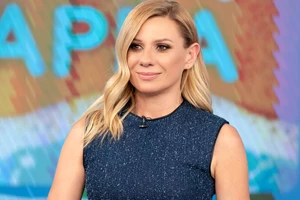 Η Φωτεινή Πετρογιάννη με ψηλοτάκουνα πέδιλα Envie Shoes στη βάφτιση του γιου της