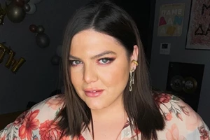 Η Μπέττυ Μαγγίρα μόλις υιοθέτησε το κούρεμα που θα βλέπουμε πολύ τη νέα χρονιά