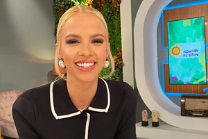 Τζένη Μελιτά | Το gingham φόρεμά της είναι η τέλεια επιλογή αν αγαπάς το retro chic στιλ - εικόνα 2