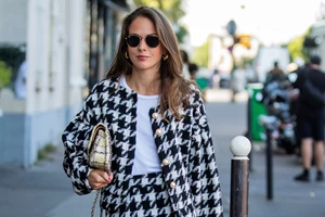 Η Σίσσυ Χρηστίδου με τη mini φούστα από τη Massimo Dutti που αγαπούν οι Γαλλίδες - εικόνα 3