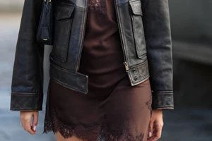 Η Βάλια Χατζηθεοδώρου με το μανικιούρ που αναβαθμίζει το total black look