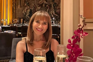 Μαριέττα Χρουσαλά | Υιοθέτησε το all-time classic μανικιούρ που εκπέμπει χριστουγεννιάτικη κομψότητα - εικόνα 2