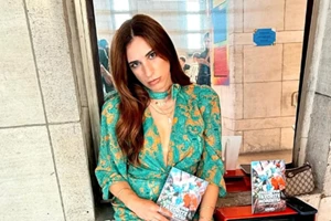 Όταν η Ελένη Μενεγάκη είχε το κοντό κούρεμα που σήμερα βλέπουμε παντού - εικόνα 2