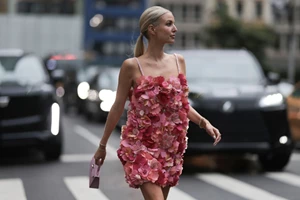 Burgundy nails | Το πιο chic comeback στο φθινοπωρινό μανικιούρ