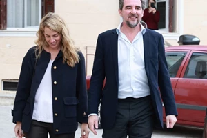 Στην Πάτμο η Χρυσή Βαρδινογιάννη | Μαζί με τον Νικόλαο Ντε Γκρες σε υπαίθρια συναυλία