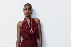 Αυτό το οικονομικό little black dress από τη Zara θα ορίσει τις εμφανίσεις σου αυτά τα Χριστούγεννα