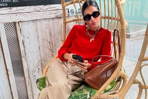 4 αλάνθαστοι τρόποι για να κάνεις styling σε ένα μάλλινο κολάν όταν η θερμοκρασία πέφτει