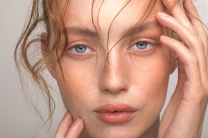 Αυτή η mascara κοστίζει κάτω από 9 ευρώ και κάνει τις βλεφαρίδες να μοιάζουν ψεύτικες - εικόνα 2