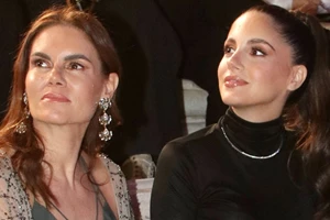 Μιράντα Πατέρα | Το διαχρονικό φόρεμα της γυναικείας γκαρνταρόμπας που επέλεξε για την εμφάνισή της σε κοσμικό event