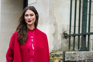 Η Χριστίνα Μπόμπα όπως δεν την έχoυμε ξαναδεί | Η chic αλλαγή στα μαλλιά της που θα συζητηθεί - εικόνα 2