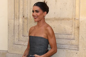 5 λευκά φορέματα από τη Zara που θα βρεις με 50% έκπτωση και θα φοράς non stop - εικόνα 2