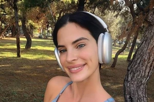 Δανάη Μπάρκα | Το lip combo που χρησιμοποιεί είναι απόλυτη πρόταση για να αναδείξεις τα χείλη σου σε ένα πρωινό μακιγιάζ