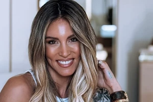 Η Λένα Δροσάκη με lavender milk nails, τη νέα μεγάλη τάση της άνοιξης - εικόνα 2