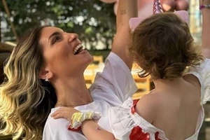 Αθηνά Οικονομάκου | Με κατάξανθα μαλλιά στην πρώτη μεγάλη τηλεοπτική της επιτυχία, πριν από 16 χρόνια