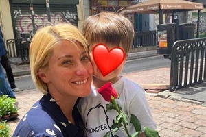 Σία Κοσιώνη | Πώς αντέδρασε ο Κώστας Μπακογιάννης με την απόφασή της να παίξει στο θέατρο;