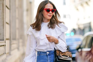 Οι μοντέρνοι τρόποι για να φορέσεις τα sneakers σου την άνοιξη