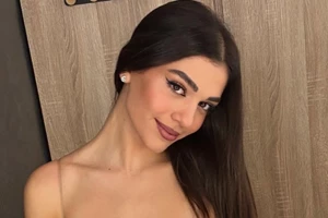 Μελίνα Νικολαΐδη | Αυτό είναι το φόρεμα που επέλεξε για την ορκωμοσία της - Κολακεύει τέλεια τη σιλουέτα - εικόνα 2