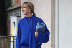 Το hero accessory του φετινού χειμώνα θα σε κρατήσει ζεστή στο πολύ κρύο - εικόνα 2