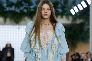 Αυτό το καφέ jacket από τη Zara είναι το πανωφόρι που θα φορέσεις όσο κανένα άλλο αυτή την άνοιξη