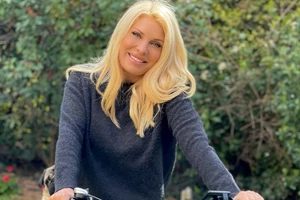 Ελένη Μενεγάκη | Με το απόλυτο καλοκαιρινό look στο εμπορικό που αγαπούν οι celebrities