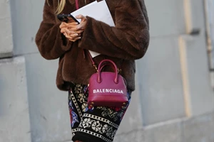 Το διακριτικό μανικιούρ που αναδεικνύει - όχι μόνο τα άκρα σου - αλλά και τα χρυσά σου δαχτυλίδια - εικόνα 2