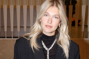 Βάσια Κωσταρά & Κλέλια Ανδριολάτου | Οι λαμπερές εμφανίσεις τους στο launching party του brand Vassia Kostara στο Λονδίνο - εικόνα 2