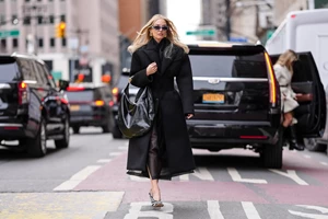 Galentine's Day | Πώς θα ντυθείς κομψά σε μία έξοδο με τις φίλες σου