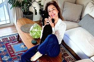 Η Κατερίνα Παπουτσάκη σε σπάνια εμφάνιση με τον μικρό της αδερφό | Πόσο μοιάζουν;