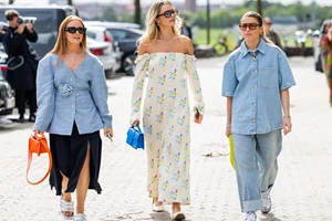 Αυτό το φόρεμα από τη Massimo Dutti είναι στο χρώμα του mocha mousse και η πιο chic επιλογή για τις ανοιξιάτικες εμφανίσεις σου