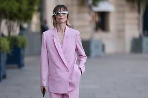 Αυτά τα καφέ πέδιλα από τη Stradivarius κοστίζουν 22,99 ευρώ και είναι το τέλειο staple για τις επίσημες εμφανίσεις σου - εικόνα 2