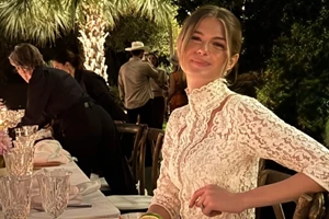 Αμαλία Κωστοπούλου | Το δαντελένιο φόρεμα του wedding party της ήταν δημιουργία Έλληνα σχεδιαστή