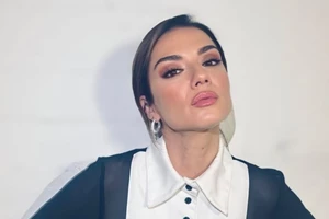 Το μυστικό της Ελένης Βουλγαράκη για λαμπερή επιδερμίδα και η θεραπεία που ορκίζεται ότι "αλλάζει" το πρόσωπό της