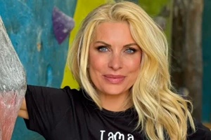 "Σαν μικρό κοριτσάκι" | Η Ελένη Μενεγάκη σε εξωτικό προορισμό με λευκό σορτς