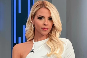 Τζένη Μελιτά | Το θηλυκό κοστούμι της είναι στην πιο fashionable pastel απόχρωση της σεζόν